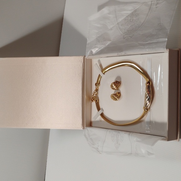 Burberrys Vintage Necklace Earrings Set RARE HARD TO FIND Amazing Condition - Picture 2 of 9